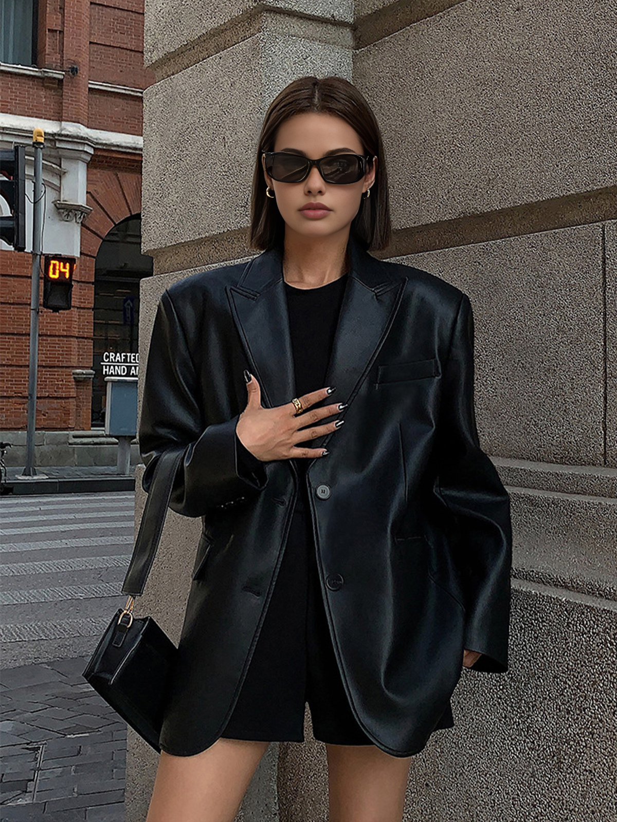 Casilda | Chaqueta extragrande de cuero sintético con solapas